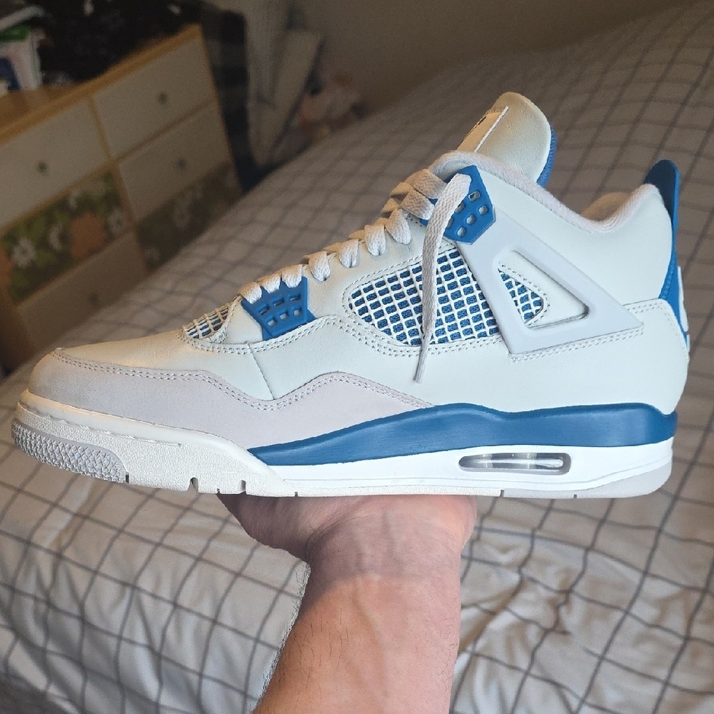 Jordan Sneakers White and Blue - Picture 6 of 14